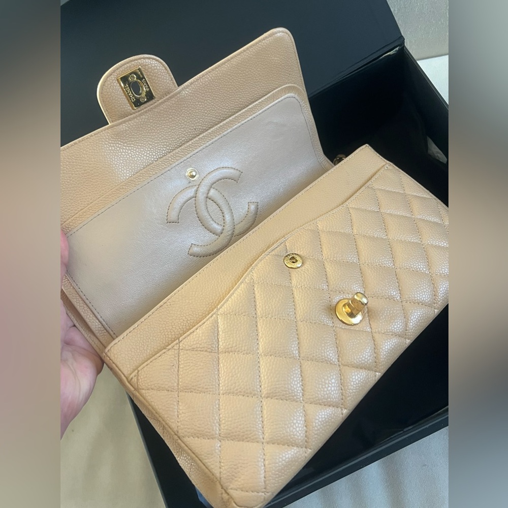 Chanel Classic Caviar GHW Double Flap Medium Size - Picture 9 of 12